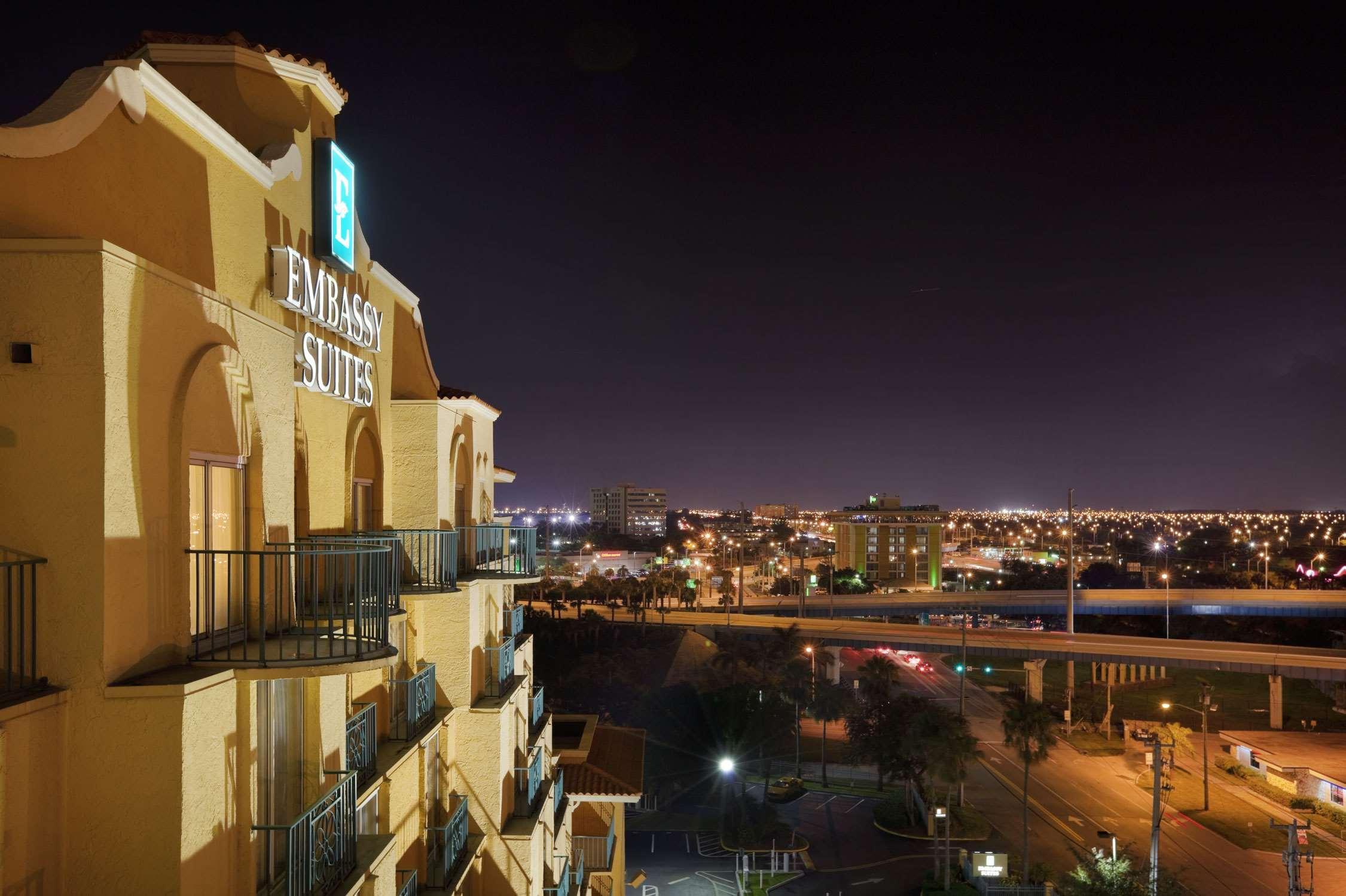 Embassy Suites By Hilton Miami International Airport Екстер'єр фото