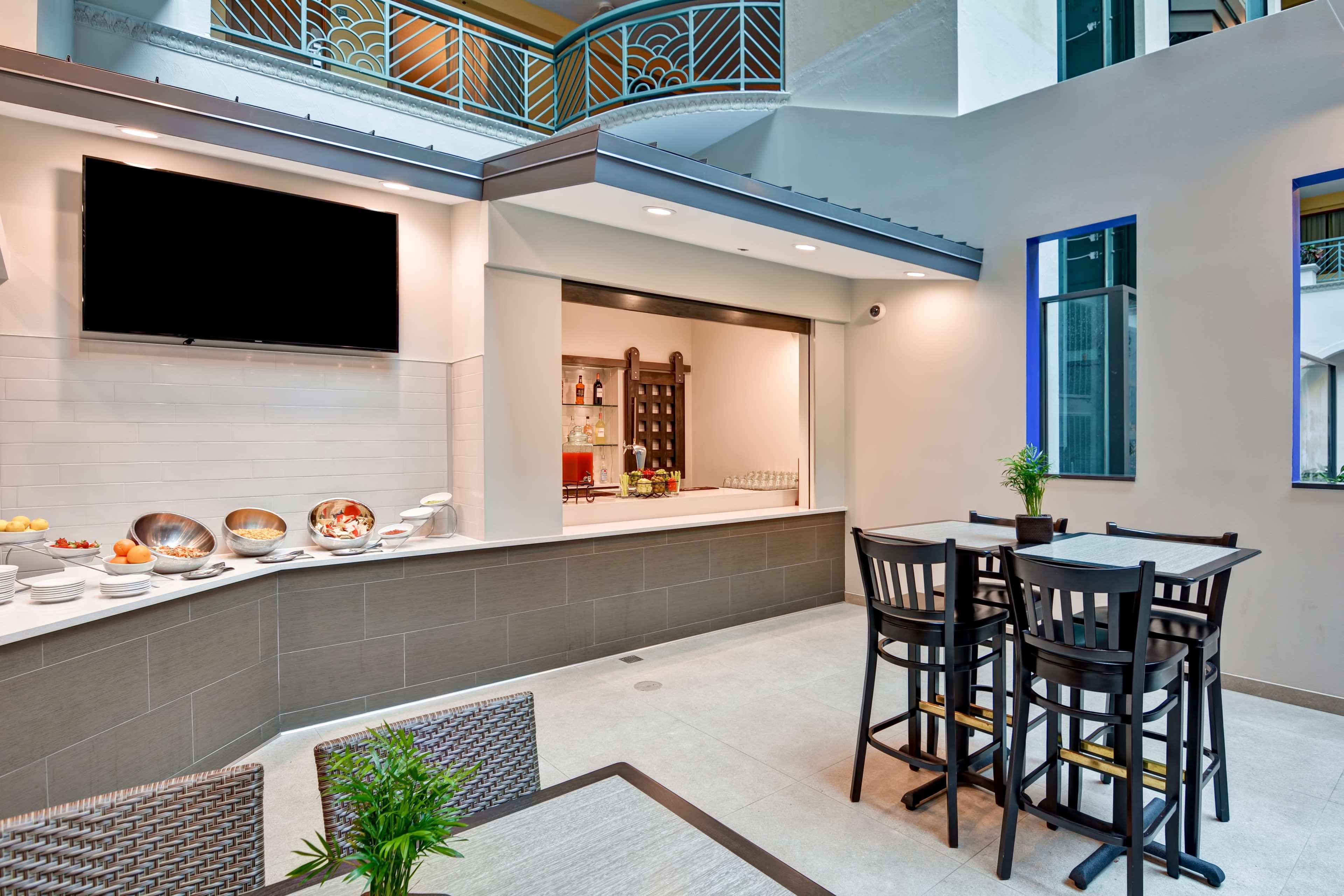Embassy Suites By Hilton Miami International Airport Екстер'єр фото