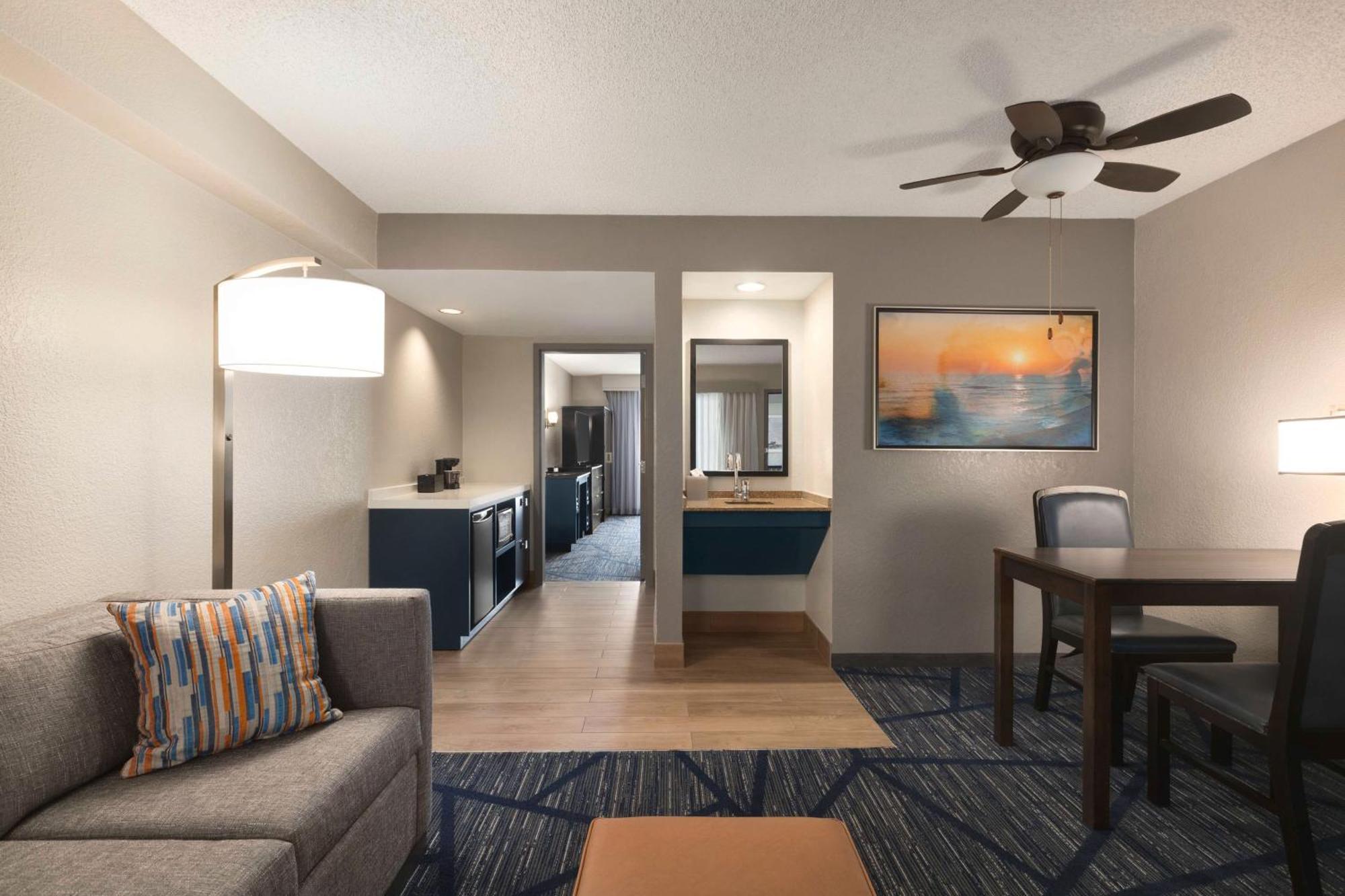 Embassy Suites By Hilton Miami International Airport Екстер'єр фото