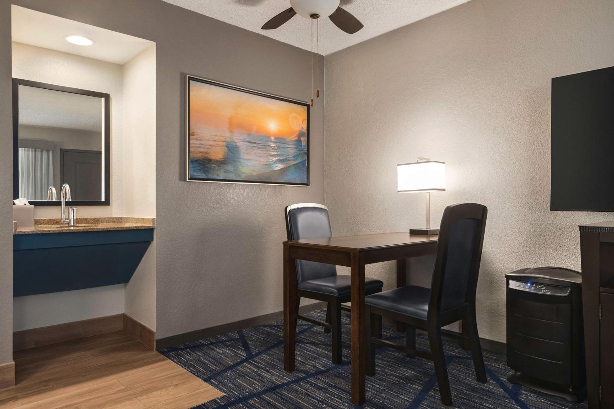 Embassy Suites By Hilton Miami International Airport Екстер'єр фото