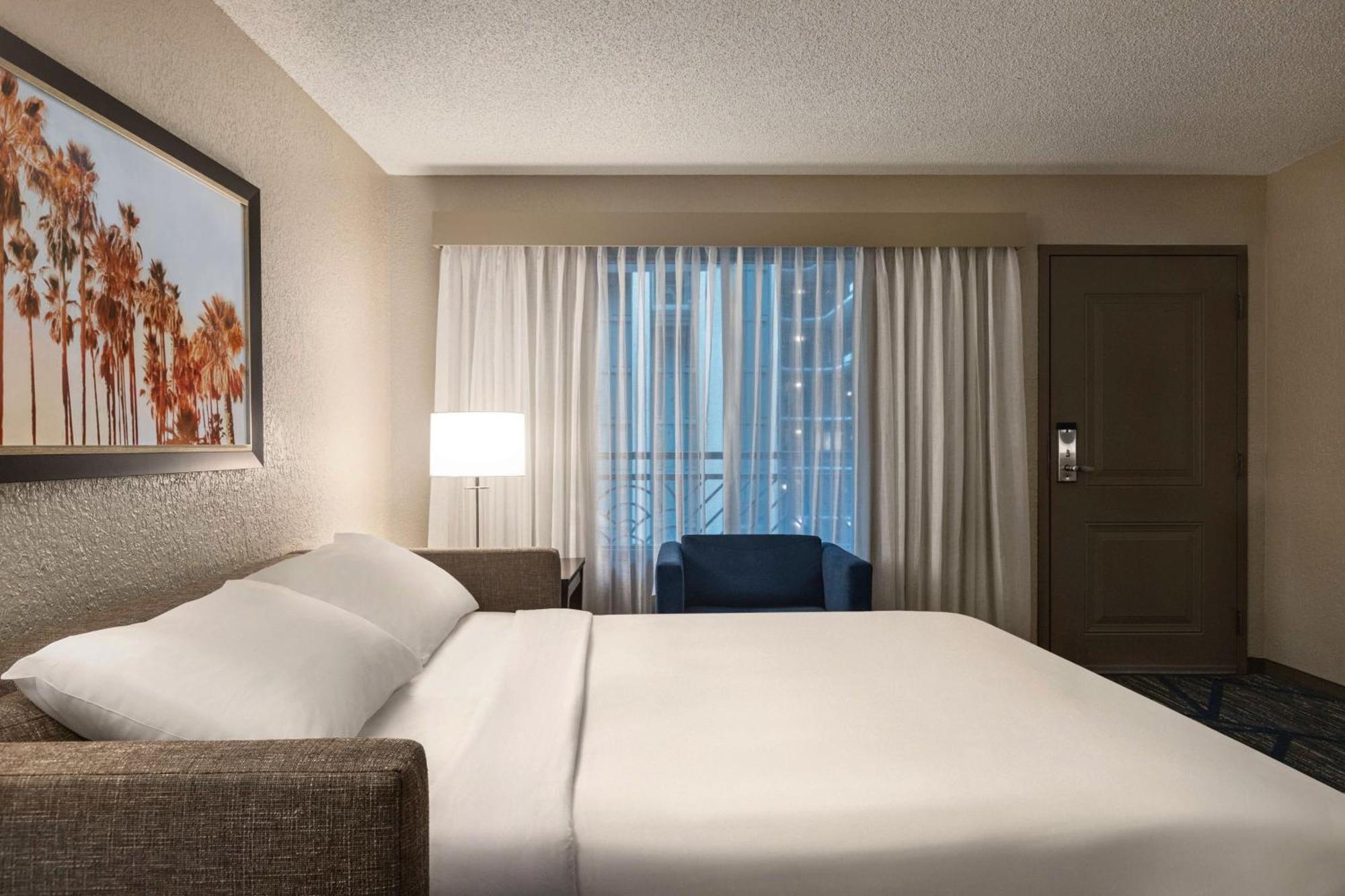Embassy Suites By Hilton Miami International Airport Екстер'єр фото