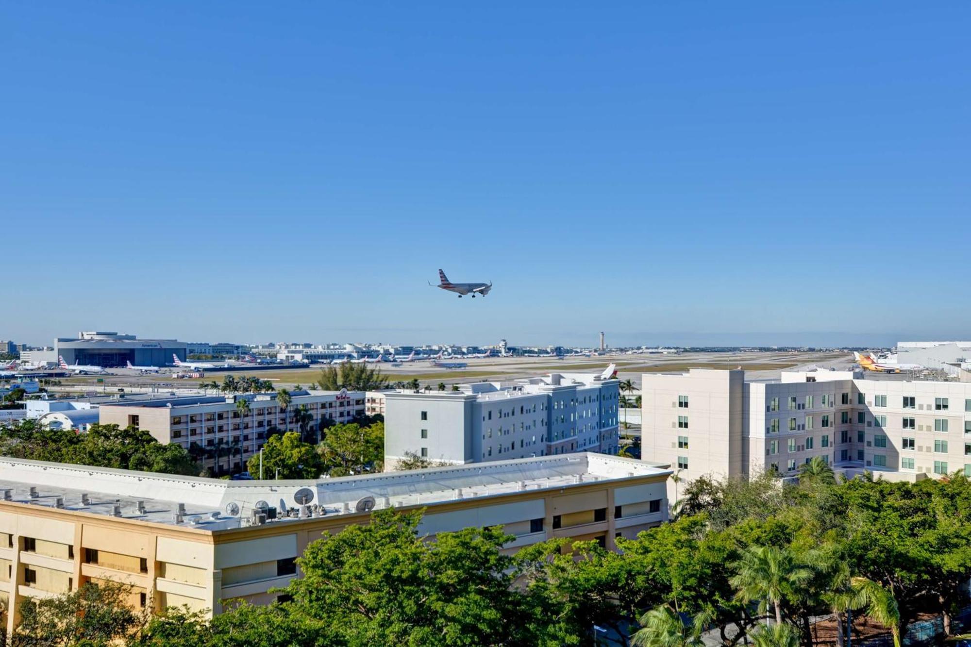 Embassy Suites By Hilton Miami International Airport Екстер'єр фото