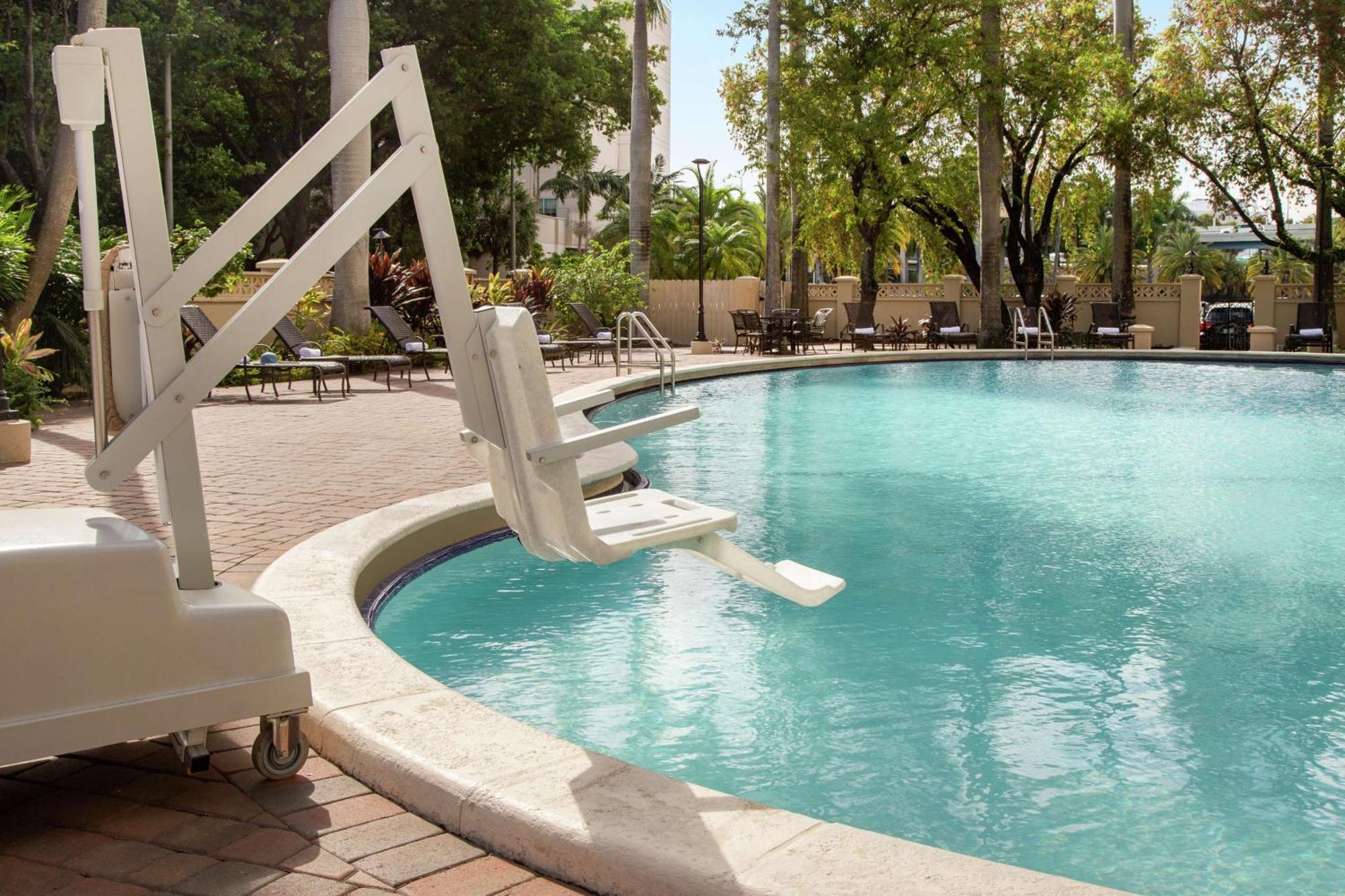 Embassy Suites By Hilton Miami International Airport Екстер'єр фото